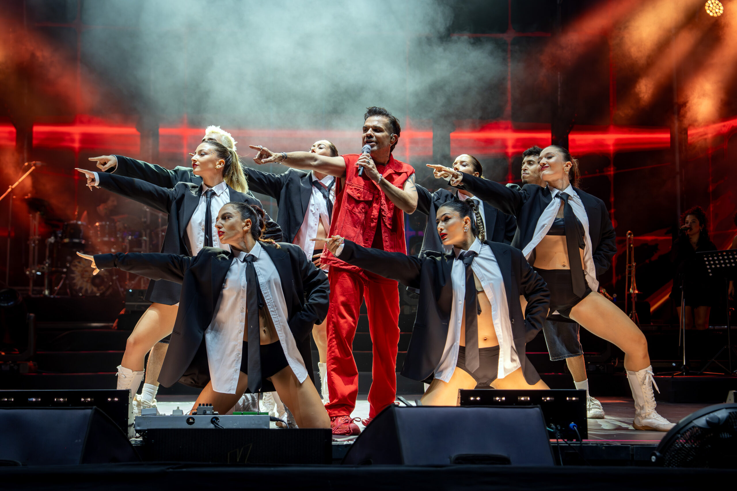 KENAN DOĞULU İLE VADİ AÇIKHAVA SAHNESİNDE YAZA VEDA